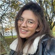 Estudiante dispuesta a dar clases a niños de primaria